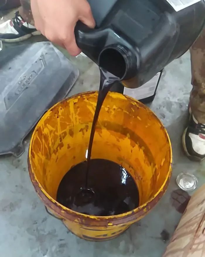 廢機油處理難度大，擺脫“惡臭異味”又有什么方向？.jpg