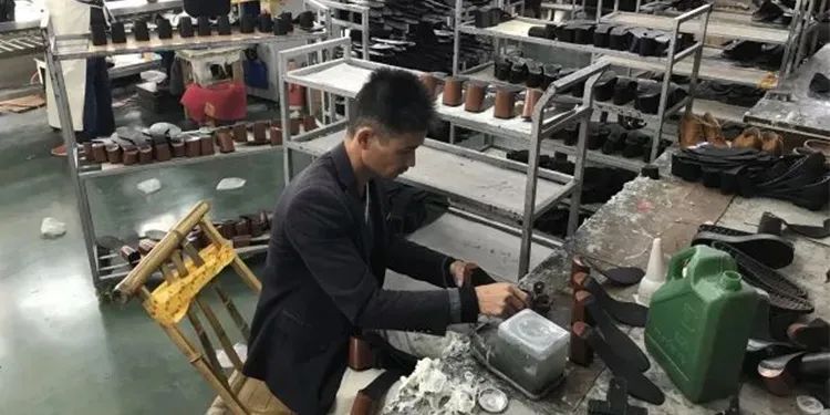 Dejing的凈??制鞋廠除臭劑，治理揮發(fā)性有機化合物(VOC)廢氣.jpg